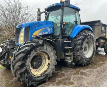 New Holland T8020